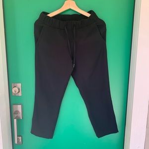 Lululemon “On The Fly” Woven Crop Pants